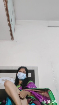 Desi yenge shivani pembe sari içinde azgın.