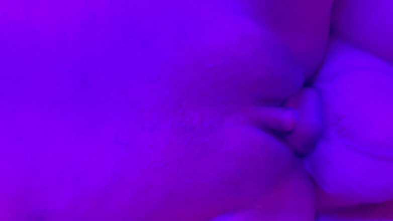 Mianins: POV-blowjob Im Neonlicht Von Latina-pornostar Mianins