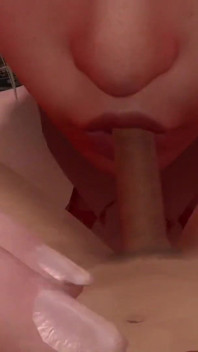 Riesige kaiserin lutscht das leben aus dem schwanz eines reinen typen (POV)