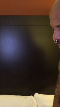 Bearfilms - fundul fierbinte pj brown futut de pula neagră mare Victor Lyons