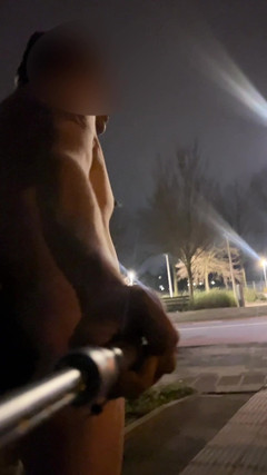 No limit cbt slave: Nahé město se prochází