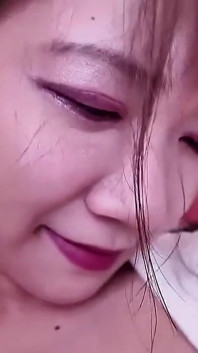 넘쳐나는 유혹. 그녀는 매번 더 많은 것을 원하고 그를 떠났습니다.