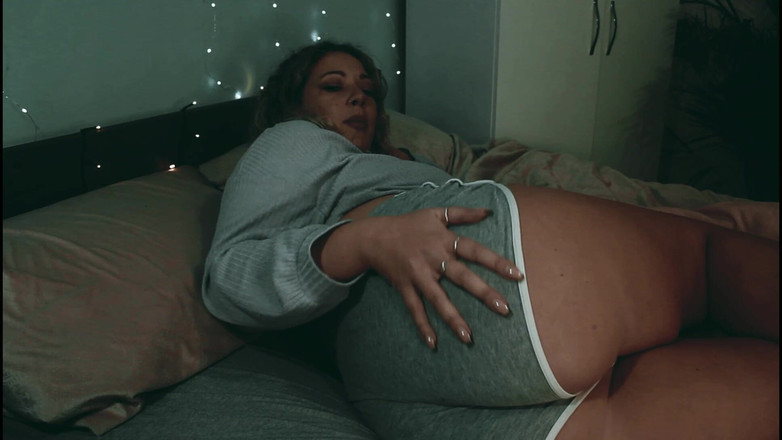 Sasha Curves: Трахаю мачуху в готельному номері