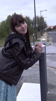 Luna 18 tahun comel melakukan casting lucah pertamanya