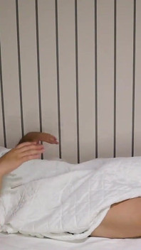 La Dottoressa Lynn Controlla Il Battito Cardiaco E Risucchia Il Dolore