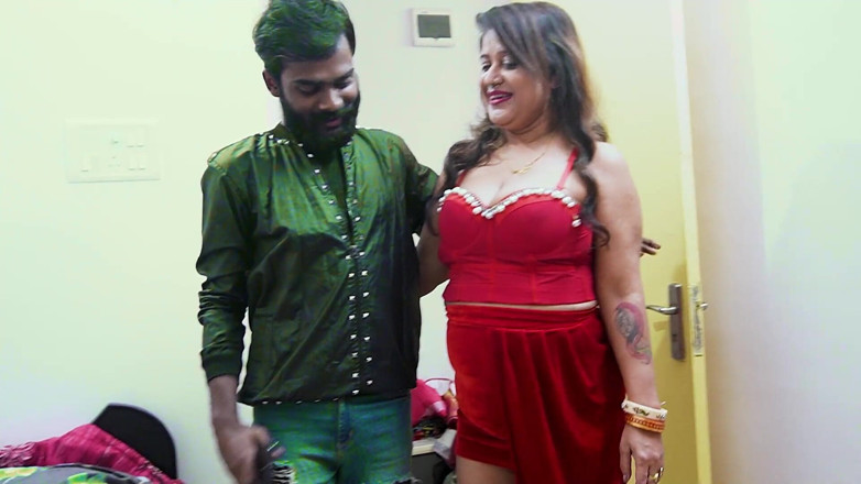 Queen star Desi: Romance especial de San Valentín, sexo hardcore