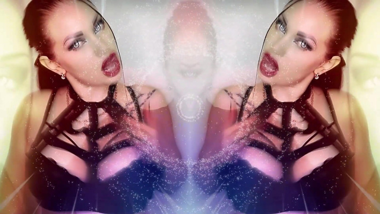 Goddess Misha Goldy: Okouzlující ASMR a oční kontakt! Moje rty proniknou přímo do...