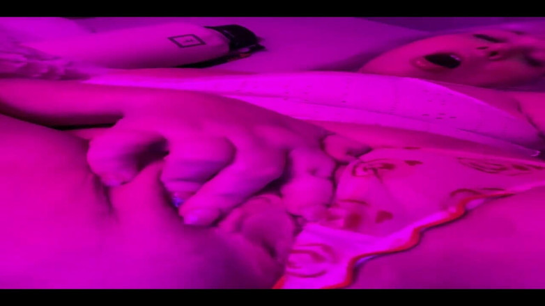 PaintedRose: C’est la chatte de qui ? C’est à moi, mais je peux...