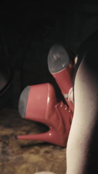 Presentación de bota de tacón alto rojo brillante (ar crawl por mi escritorio y lame mis botas)