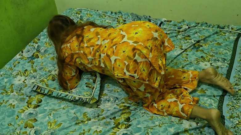 Faryal: Tante cantik Pakistan Mengundang Pantat Montok Cowok Bertubuh Hot