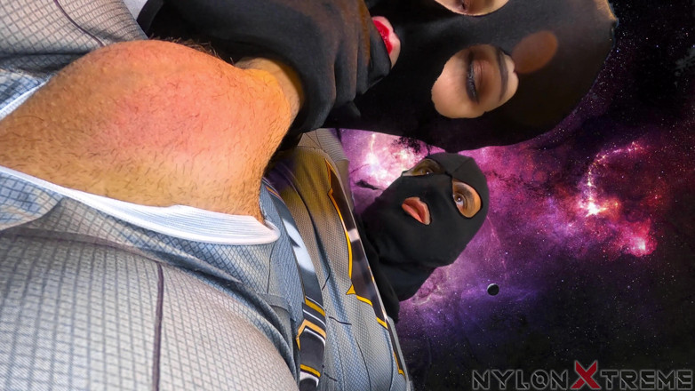 Nylon Xtreme: Nora Fox с Zentai трахнули в космосе в видео от первого лица