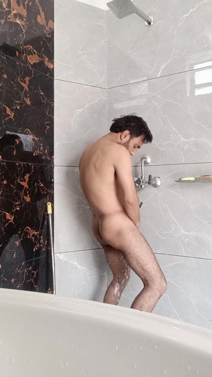 Rajasthani-old-lover: Pria hot India lagi asik masturbasi bareng teman-temannya