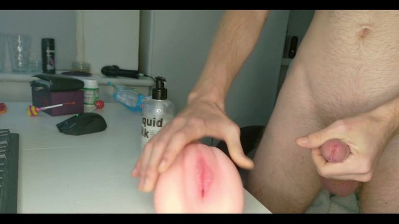 The Max Powers: Šukání kundičky s hračkou