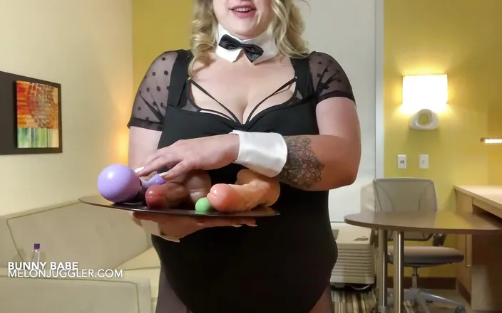 Melon Juggler: Bunny Babe with Huge Tits &amp; Plate Size Areolas