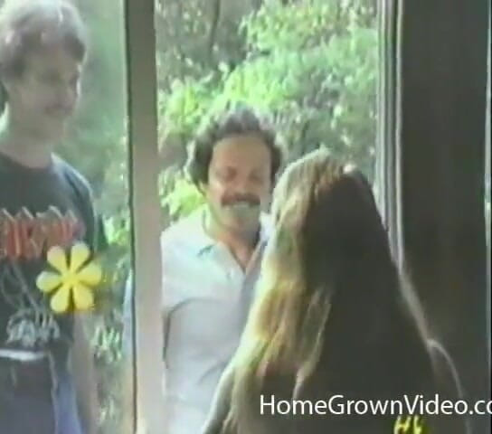 Homegrown Vintage: Zwei typen nehmen es abwechselnd an einer blondine mit kleinen...