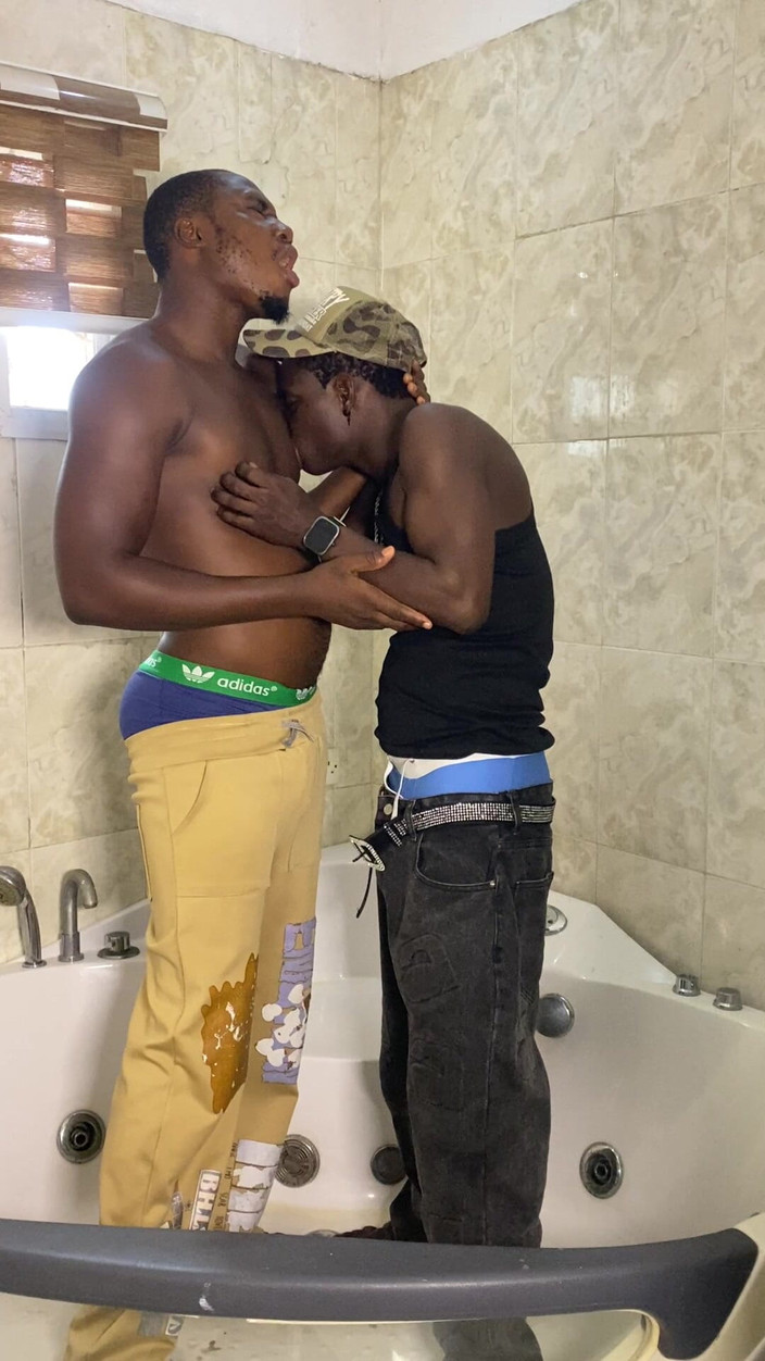 BlackDanie_production: Follando por mi novio en el baño