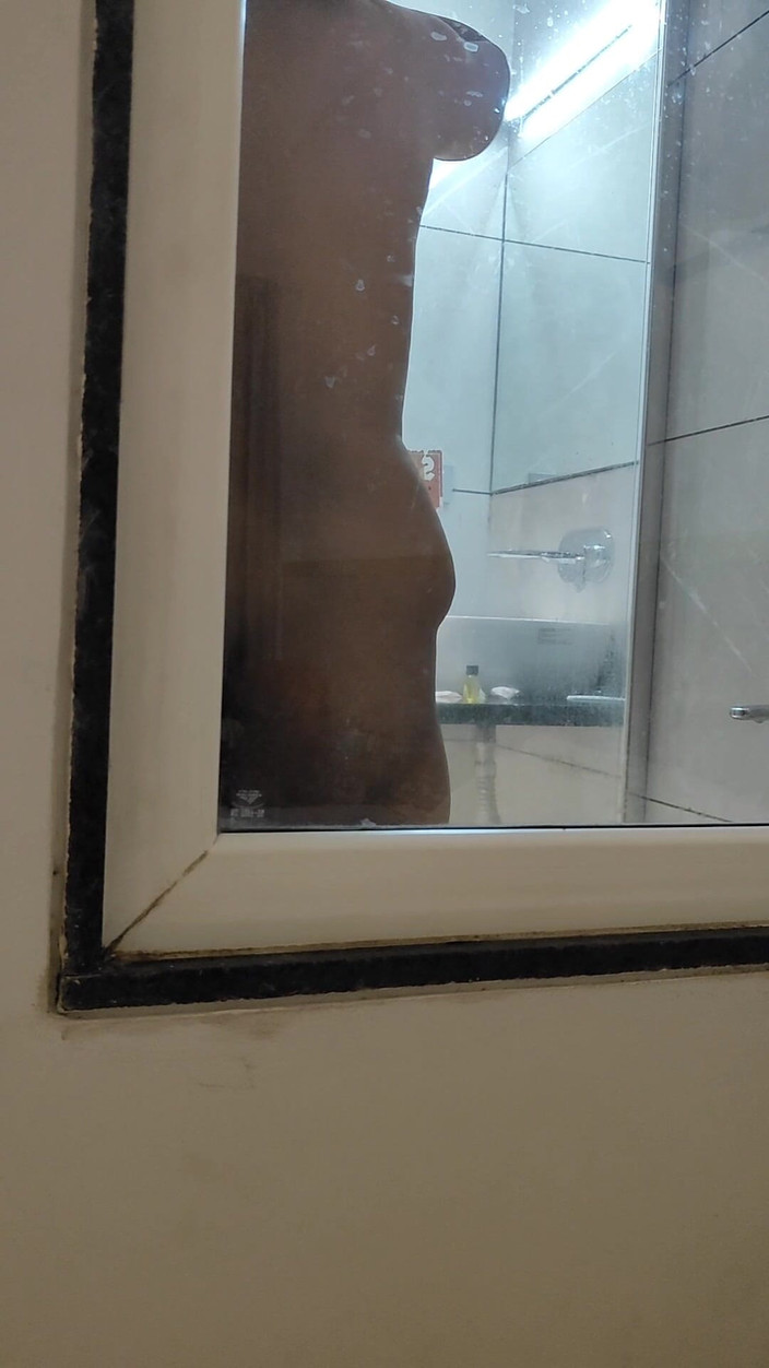 Crystalcouple: Adik tiriku lagi mandi