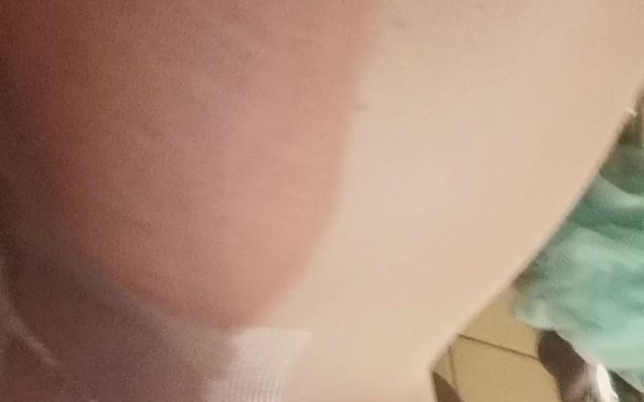 Mara Le Noir: 角質大きなおっぱいslut取得彼女のパンストすべての濡れたの温かいおしっこ