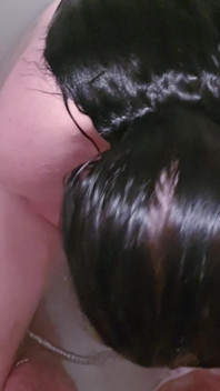 Er hat mich in der badewanne einfach angepisst