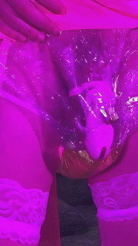 Sissy dostane naštvaná - pak mu dojím prostatu, dokud se neudělá