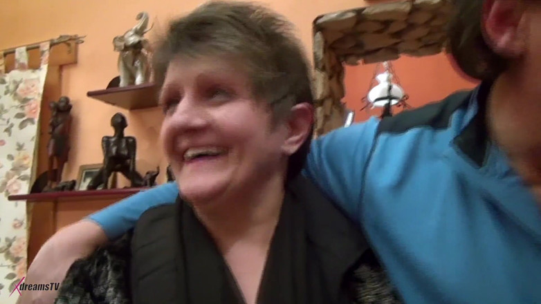 XdreamsTV: En mi casa - granny heaven - chicos jóvenes follan mi coño...