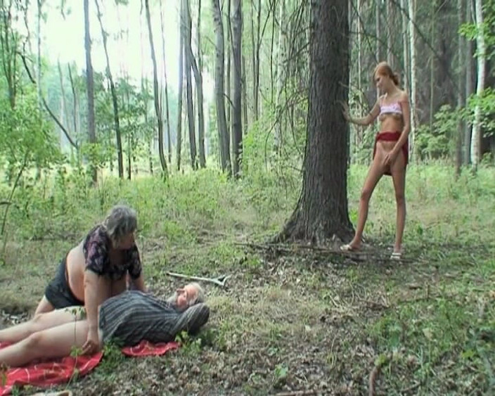 Mature Climax - 100% Mature Videos: 숲에서 발정난 친구와 섹스하는 뚱뚱한 할머니와 날씬한 십대