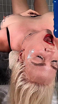 Niechlujny trening głębokie gardło dla tatusia