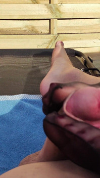 Glossy Black Nylon Footjob Im Garten