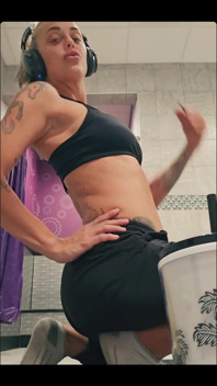 Hinterhältig bei mir in der umkleidekabine meines fitnessstudios