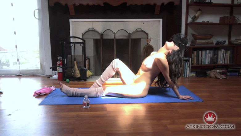 ATK Fans (Petites): Solo Yoga