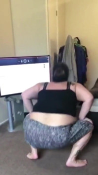 WildEnglishbbw schudt mijn reet, wrijft over mijn dikke poesje in bad