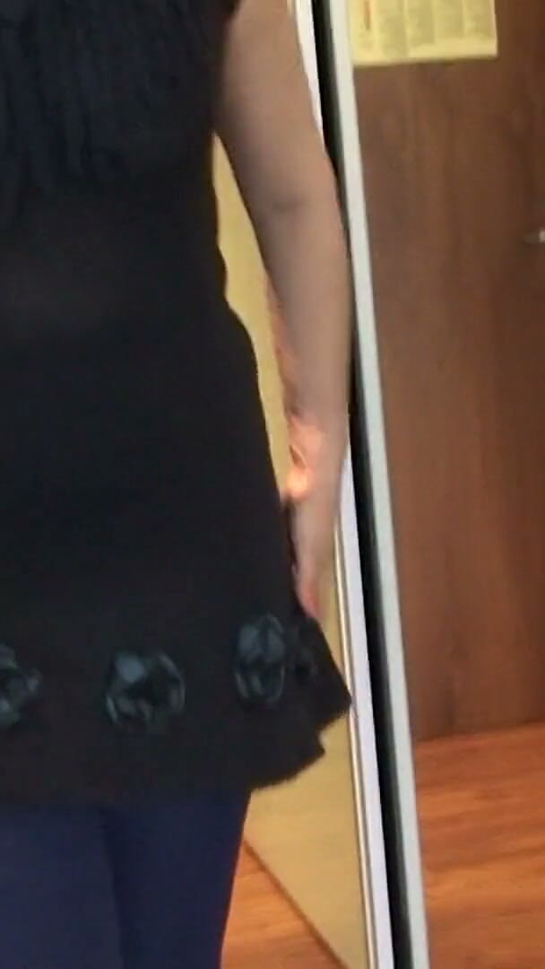 Mature Solo NL: Ateşli nine Elvira mastürbasyon yapıyor ve kameraya işiyor