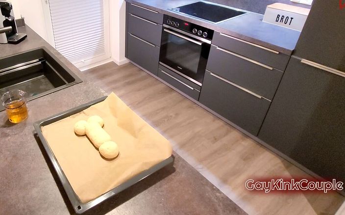 Gay Kink Couple: Cara membuat roti ludah kencing dengan cara yang aneh