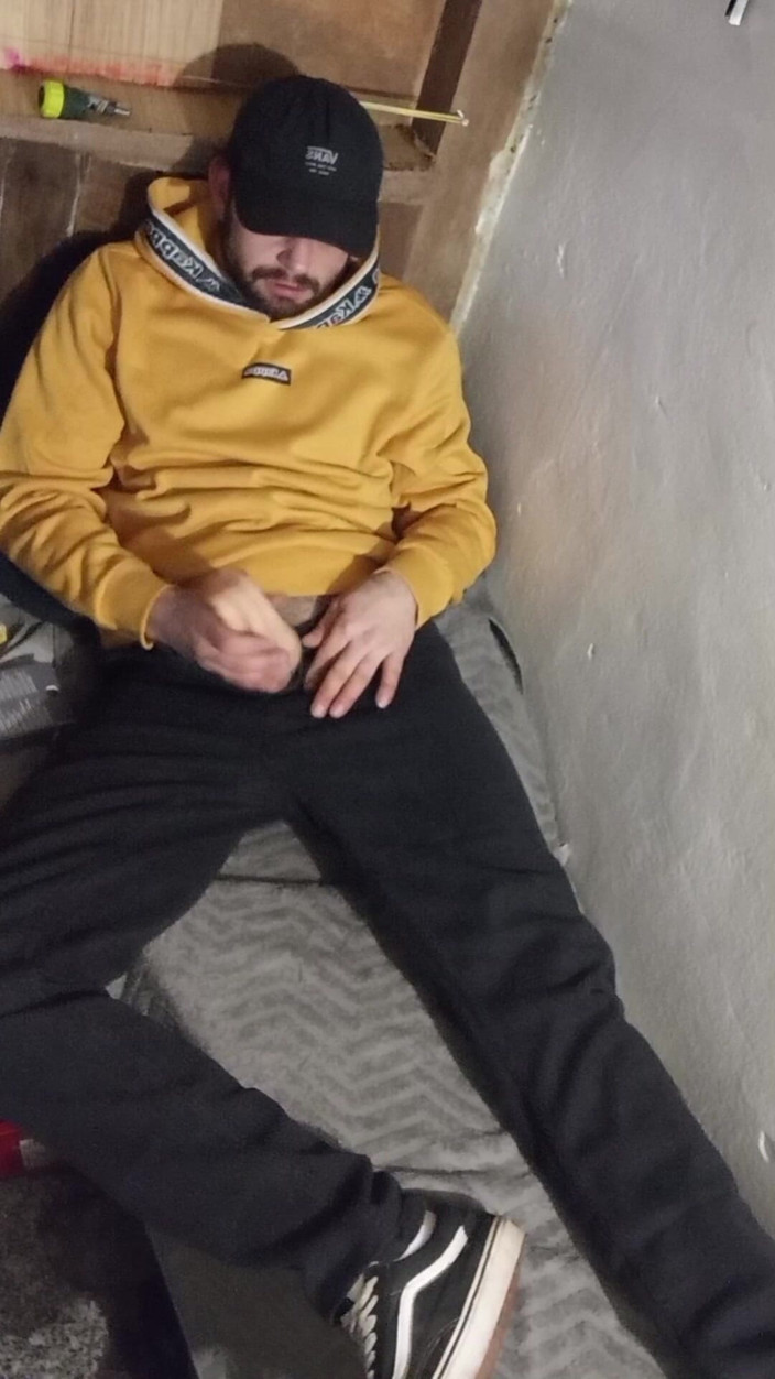 jerkofflover: बिस्तर में केबिन में हस्तमैथुन करना