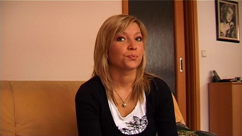 Bitch hunter: Napalona blondynka MILF uśmiecha się uwodzicielnie gotowa na brudną zabawę