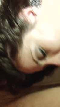 Une MILF latina en collants se fait facefucker