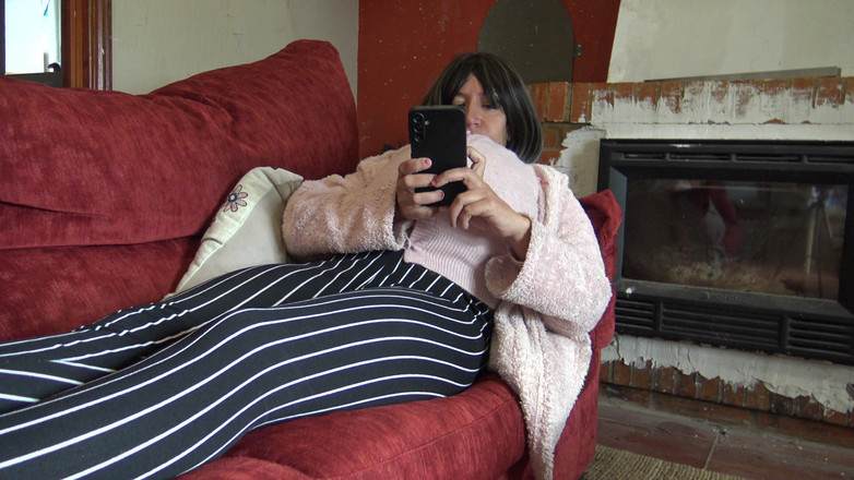 Stepmom Susan: Una milf arrapata incinta lascia che il figliastro sborri nella...