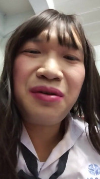 Ladyboy étudiante et son homme