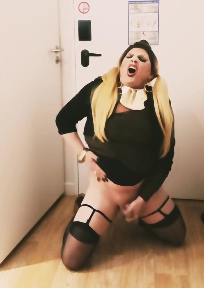 Elisakiom: Sexy mature CD cum for you