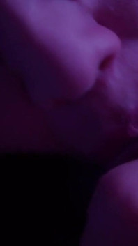 Gadis cantik lagi asik nyepong kontol suaminya