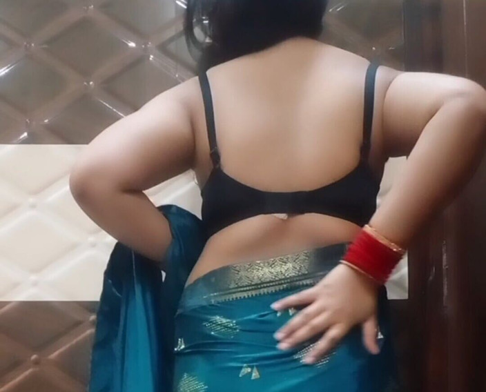 Sex bird: La cognata appena sposata si scopa con il dito