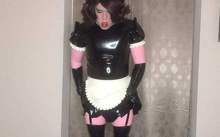Sissy Candy: Latex catsuit và người giúp việc váy sissy cố gắng đụ...