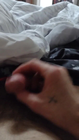 Pussylicker99: Accarezzo il mio cazzo.