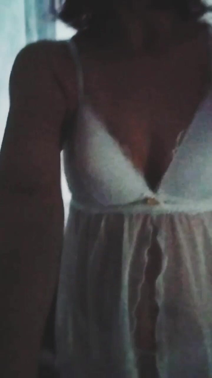 SexyRedhead: Istri menari dengan mesum