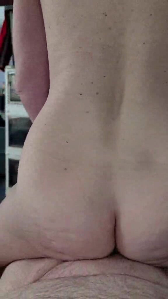 PurpleVyxen: Sua buceta está pingando molhada enquanto ela cavalga ele