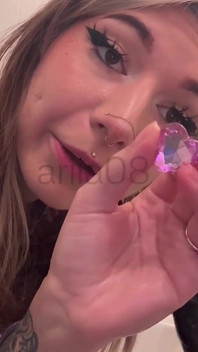 Zierliche französische Goth-Tests mit doppeltem Dildo-Hintern und Muschi