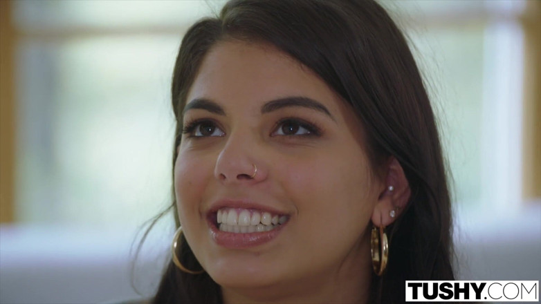 Tushy: TUSHY Gina Valentina zaskakuje męża kolejnym tyłkiem do gapienia