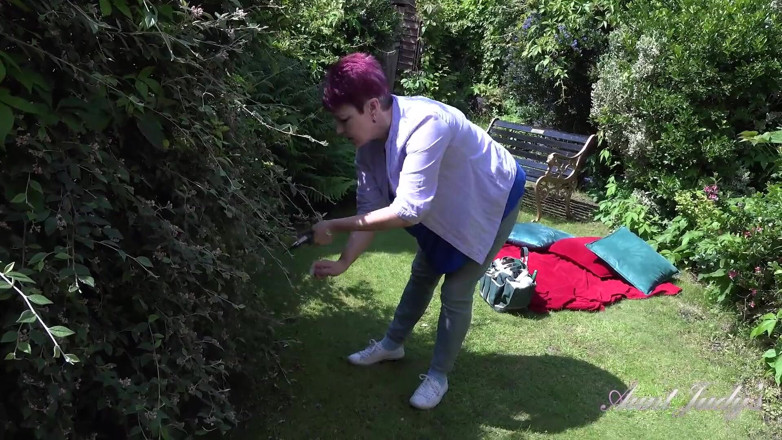 Aunt Judy's: Auntjudys - Gardening with Busty Mature Housewife Layla Bird &amp; Her Big...