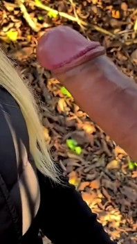 Baise-moi dans la bouche plus fort, et je vais te faire jouir dans ma bouche de salope