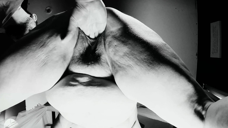 SexyNEBBW: Empat jari dan pepek basah (b&amp;w)